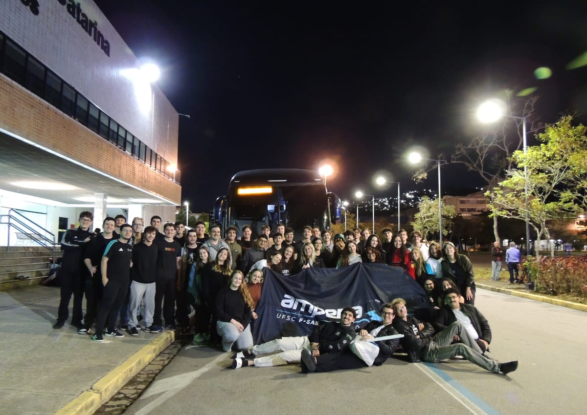 Equipe Ampera com o protótipo